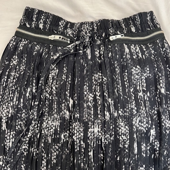 The Kooplea Sport black & grey pleated skirt Size Small - Picture 4 of 9